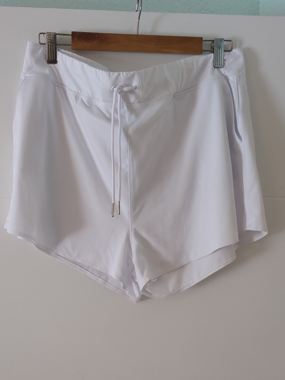 Travis Matthew Capitola Women’s White Drawstring Active Shorts Sz XL Athleasure